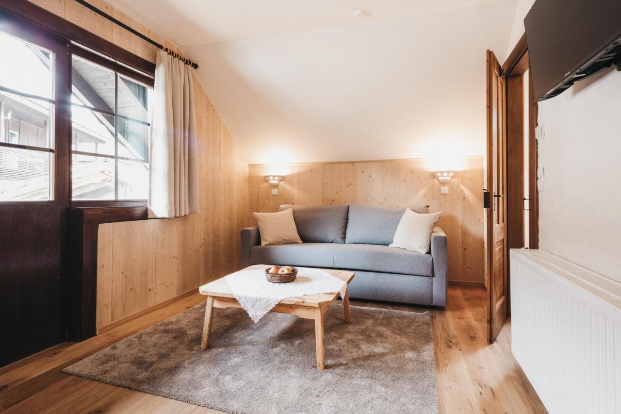 Naturel Hoteldorf Schoenleitn Latschach ober dem Faakersee Dış mekan fotoğraf