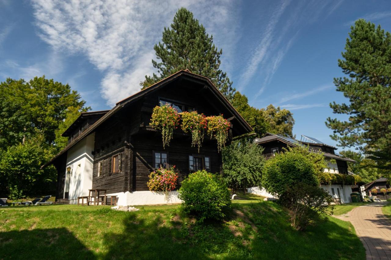 Naturel Hoteldorf Schoenleitn Latschach ober dem Faakersee Dış mekan fotoğraf